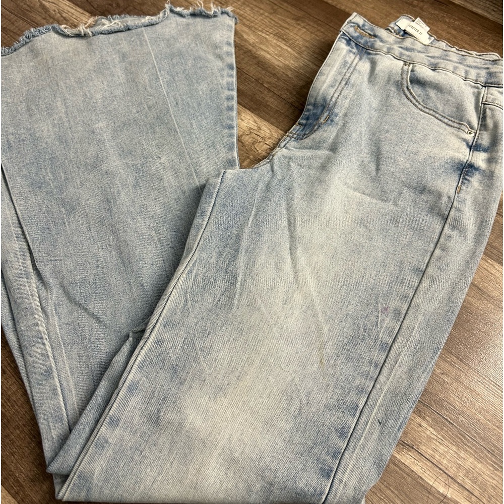 forever 21 jeans. light stains, worn twice.